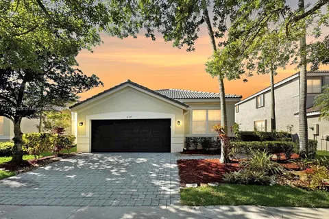 637 Bald Cypress Rd, Weston FL 33327