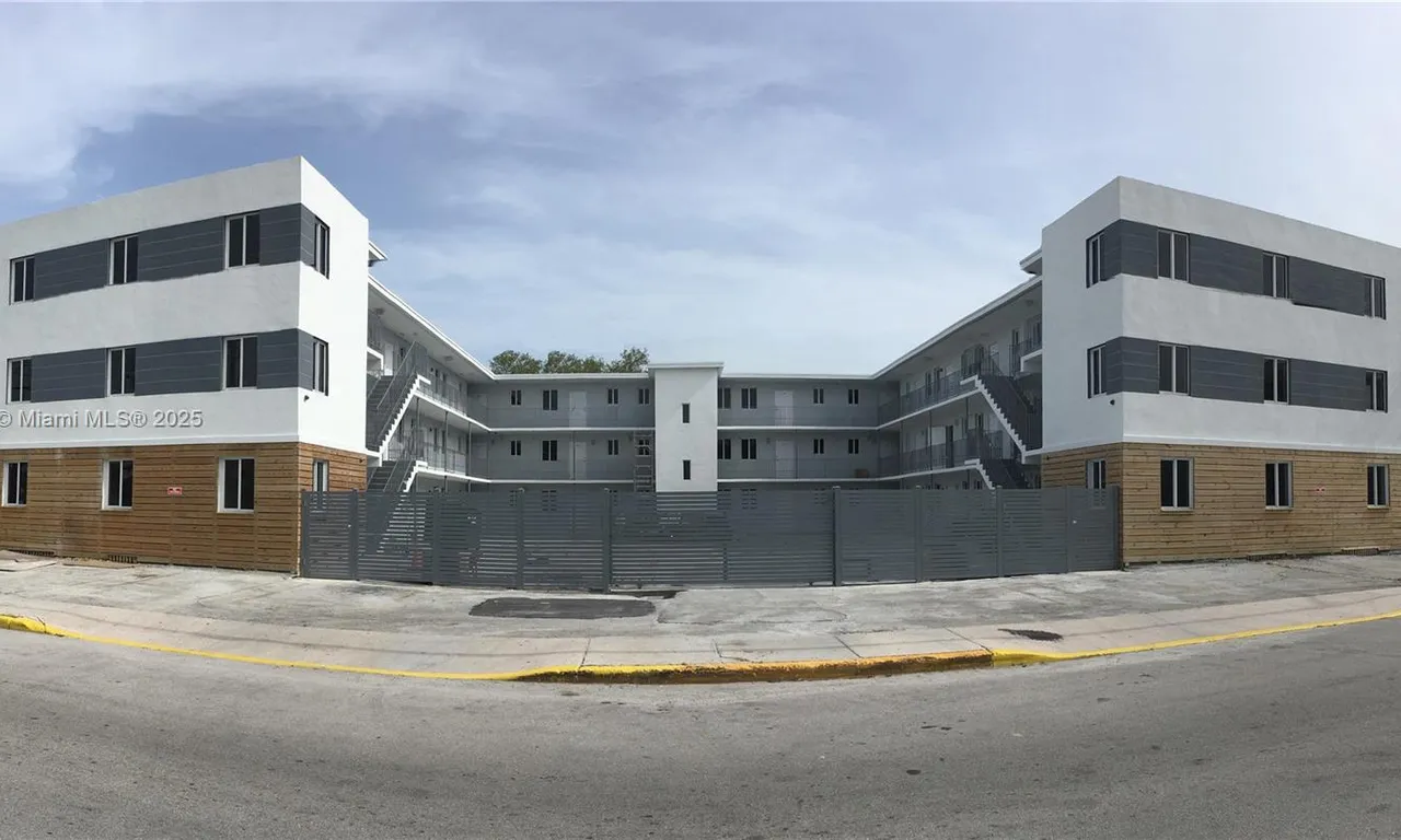 540 NW 7 # 23, Miami FL 33136