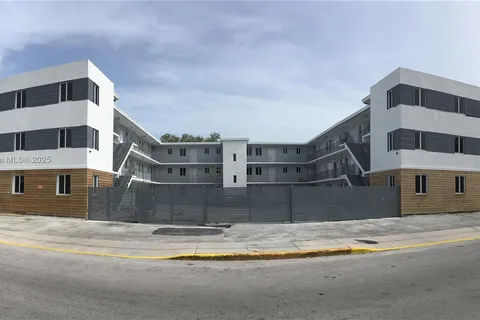 540 NW 7 # 23, Miami FL 33136