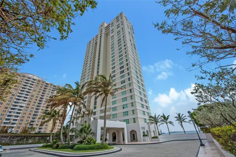 800 Claughton Island Dr # 2202, Miami FL 33131