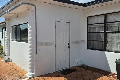 815 NE 172nd Ter # B, Miami FL 33162
