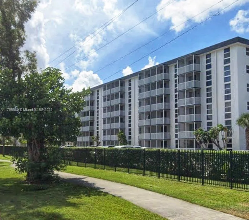 16950 W Dixie Hwy # A523, North Miami Beach FL 33160