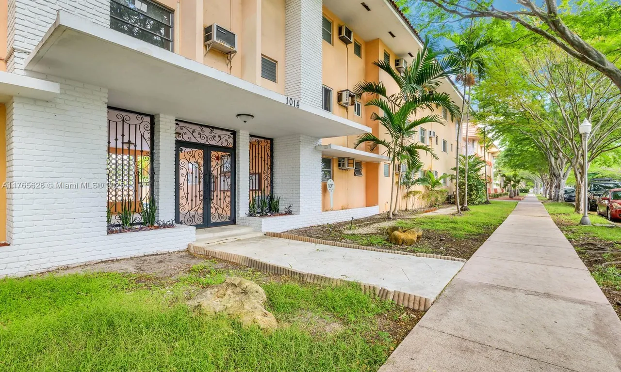 1014 Salzedo St # 211, Coral Gables FL 33134