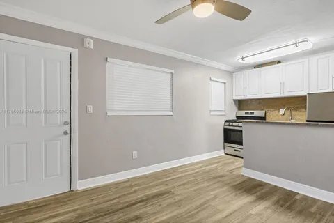 1014 Salzedo St # 211, Coral Gables FL 33134