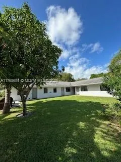 1099 NE 35th St, Oakland Park FL 33334