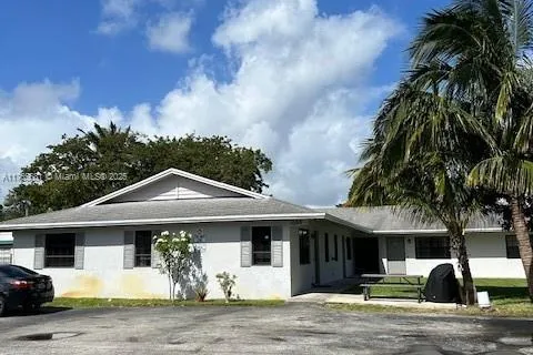 1099 NE 35th St, Oakland Park FL 33334