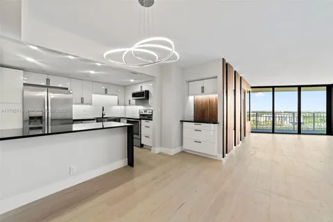 1000 Quayside Ter # 1909, Miami FL 33138