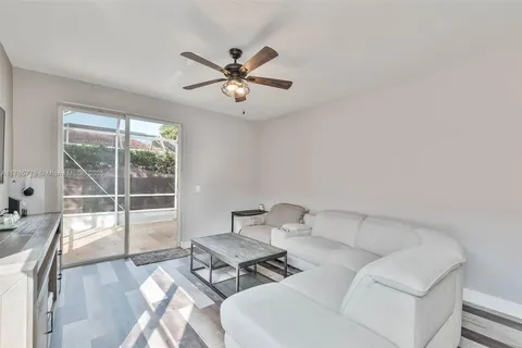 4907 Pelican Mnr, Coconut Creek FL 33073