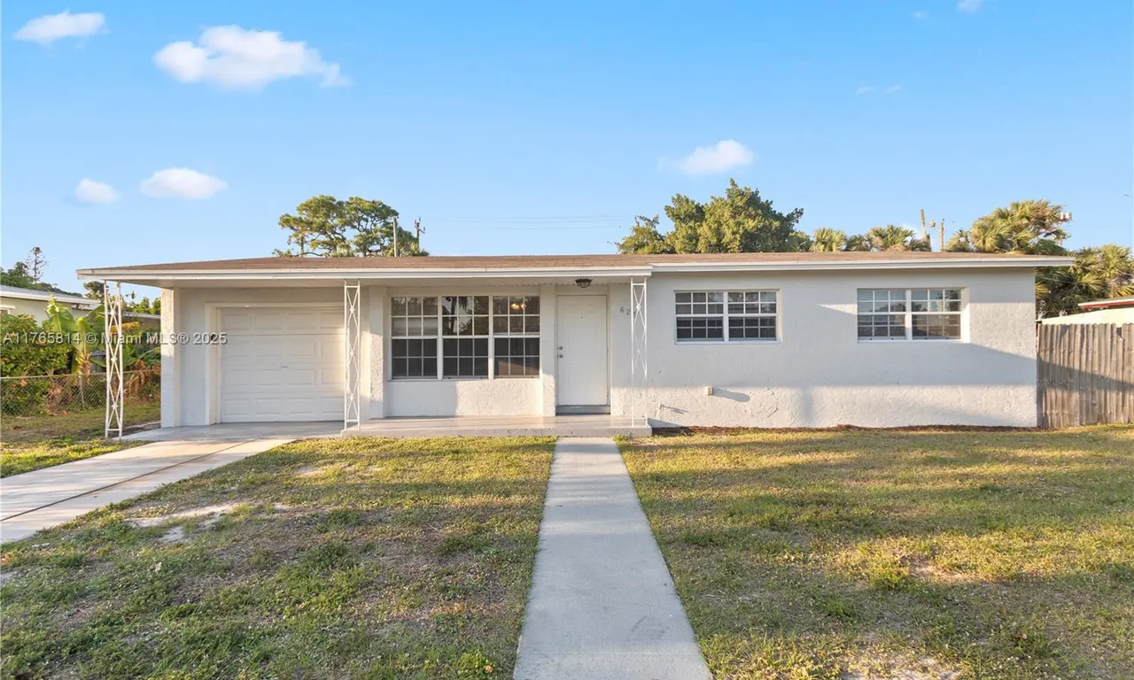 625 Foresteria Dr, Lake Park FL 33403