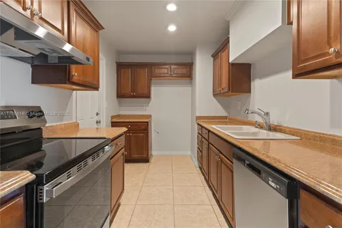625 Foresteria Dr, Lake Park FL 33403