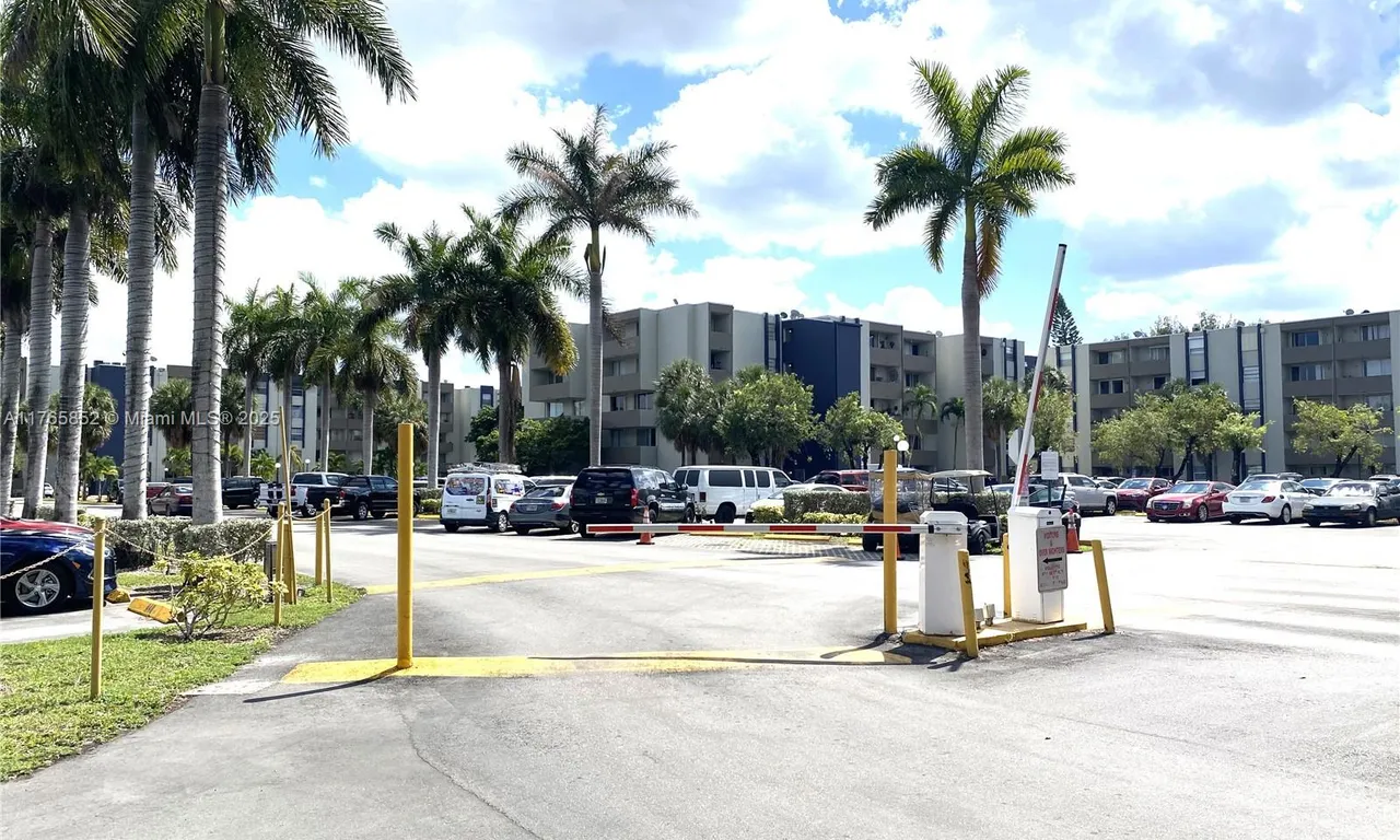 10000 NW 80th Ct # 2537, Hialeah Gardens FL 33026
