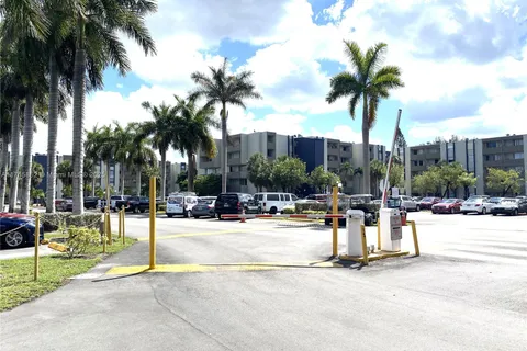 10000 NW 80th Ct # 2537, Hialeah Gardens FL 33026