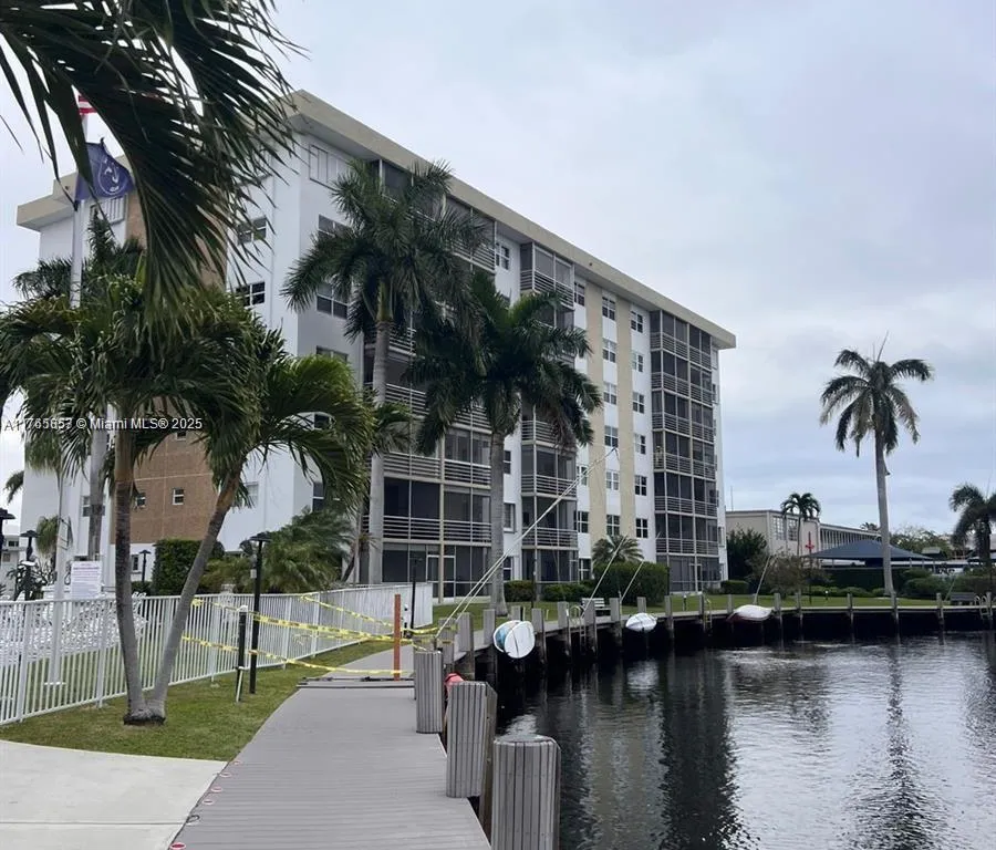 3020 NE 16th Ave # 103, Oakland Park FL 33334