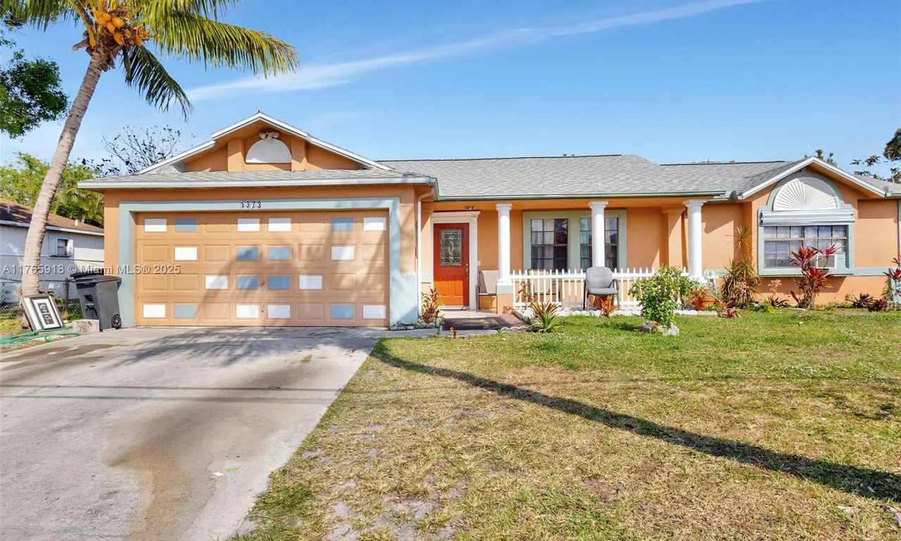 1373 SE Floresta Dr, Port St. Lucie FL 34983