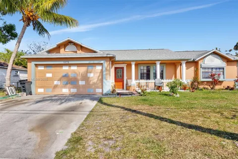 1373 SE Floresta Dr, Port St. Lucie FL 34983