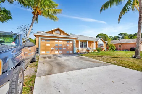 1373 SE Floresta Dr, Port St. Lucie FL 34983