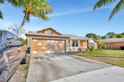 1373 SE Floresta Dr, Port St. Lucie FL 34983