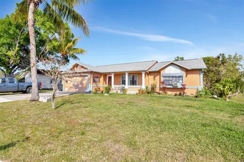 1373 SE Floresta Dr, Port St. Lucie FL 34983