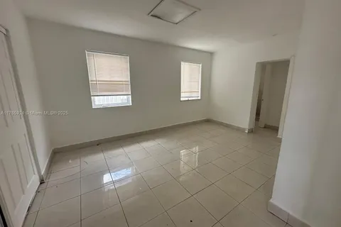 10150 NW 8th Ave # 811, Miami FL 33150