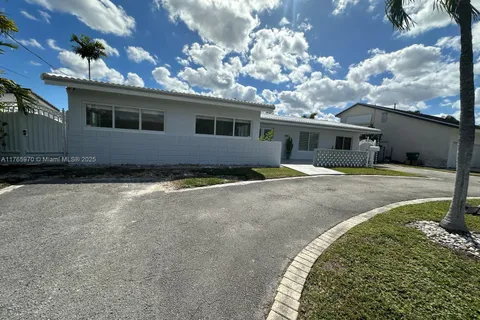 9810 SW 19th St, Miami FL 33165