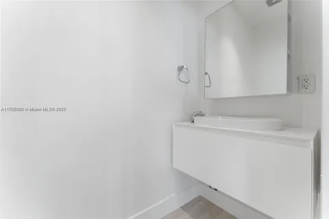 1352 SW 22nd Ter, Miami FL 33145