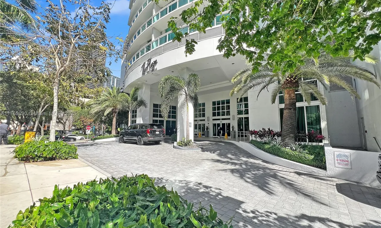 951 Brickell Ave # 1605, Miami FL 33131