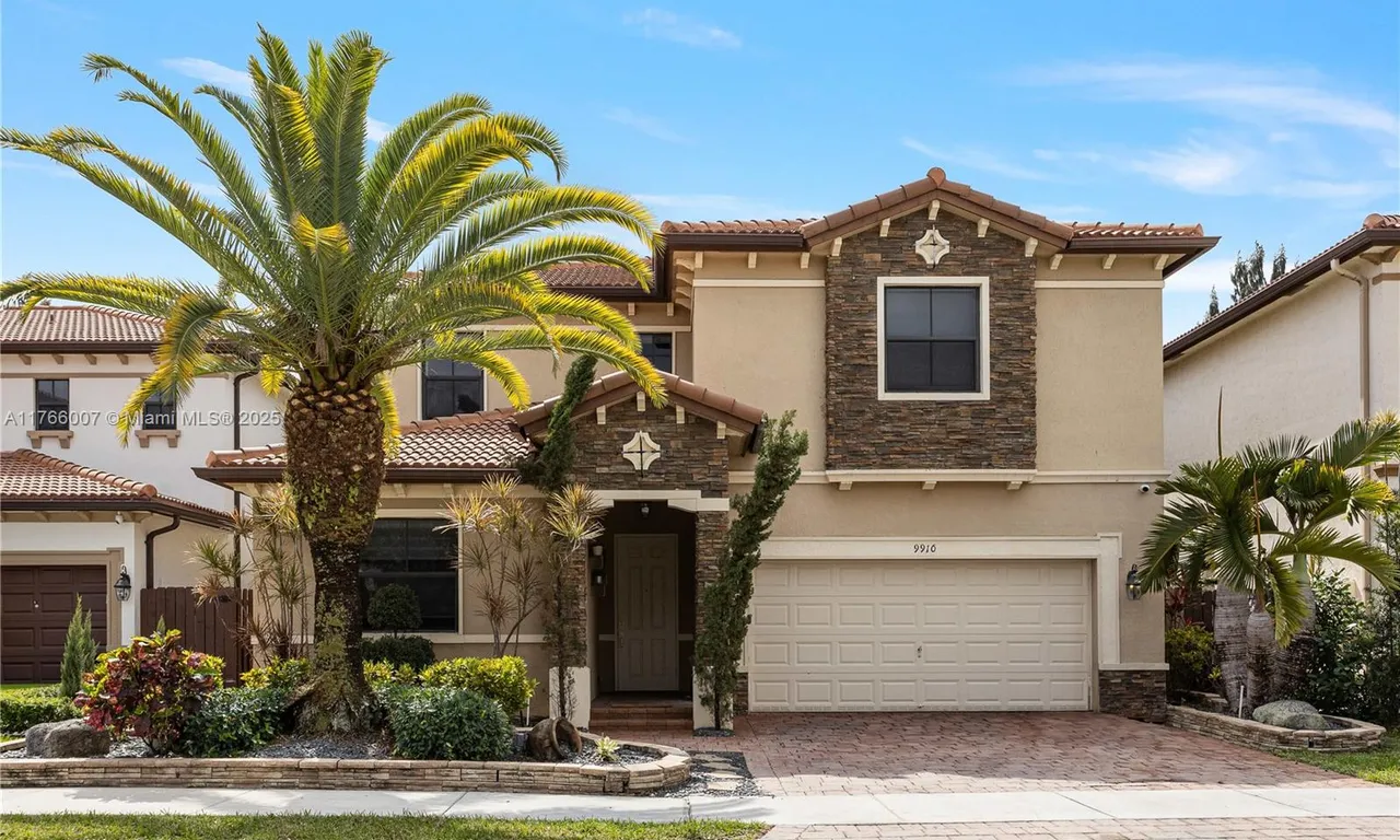 9910 NW 86th Ter, Doral FL 33178