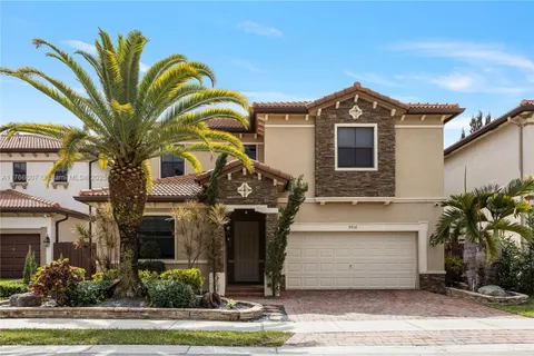 9910 NW 86th Ter, Doral FL 33178