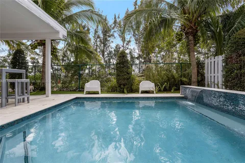 9910 NW 86th Ter, Doral FL 33178