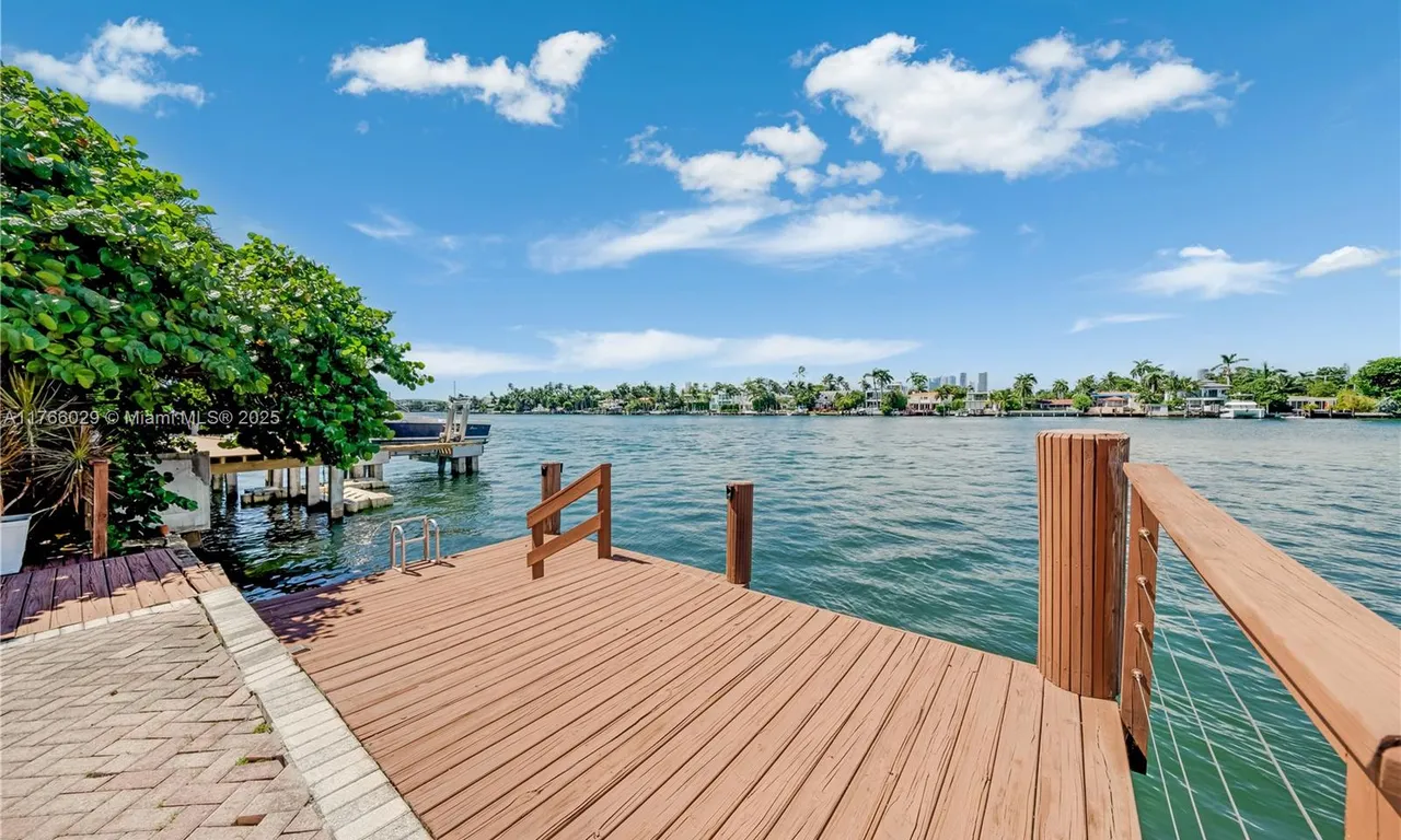 210 W Rivo Alto Dr, Miami Beach FL 33139