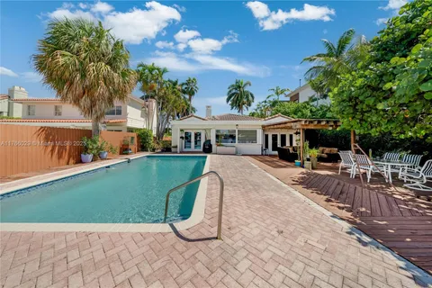 210 W Rivo Alto Dr, Miami Beach FL 33139