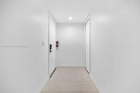 369 Lakeview Dr # 102, Weston FL 33326