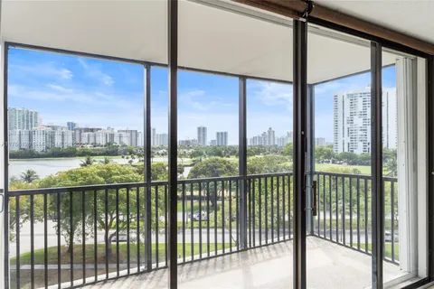 3475 N Country Club Dr # 709, Aventura FL 33180