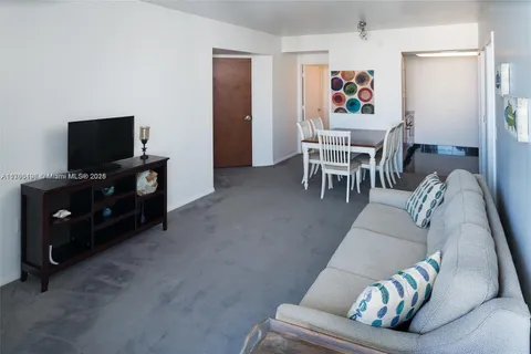 6365 Collins Ave # 1811, Miami Beach FL 33141