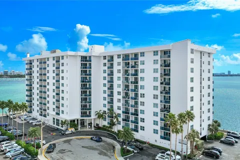 1900 S Treasure Dr # 3O, North Bay Village FL 33141