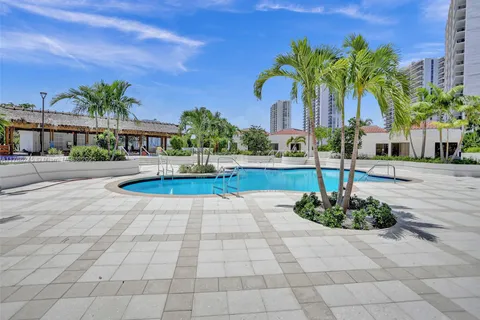 20281 E Country Club Dr # 506, Aventura FL 33180