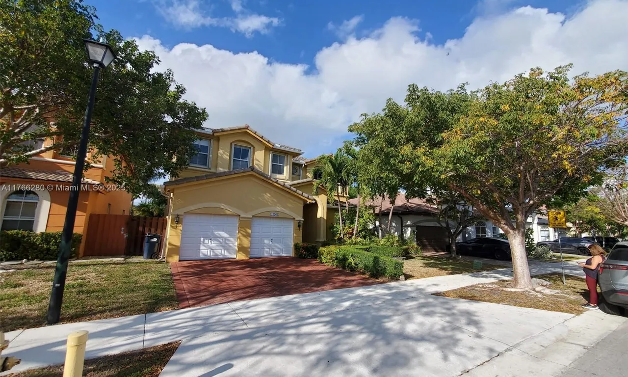 11009 NW 80th Ln, Doral FL 33178