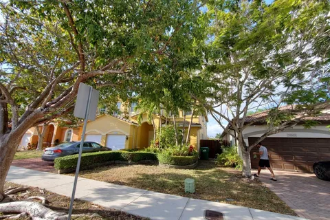11009 NW 80th Ln, Doral FL 33178