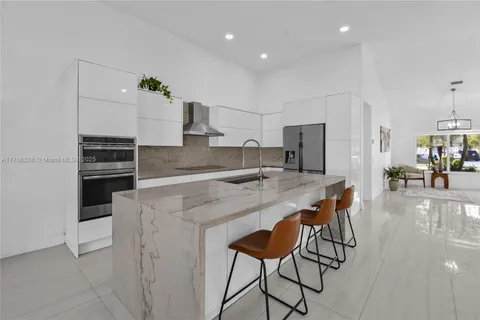710 Lake Blvd, Weston FL 33326