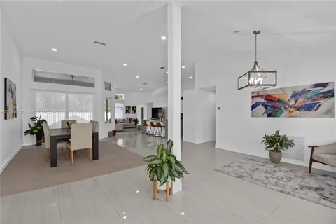 710 Lake Blvd, Weston FL 33326