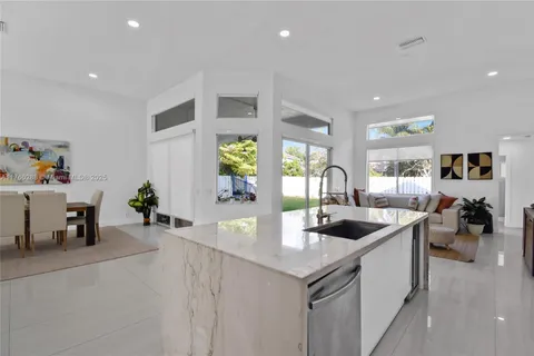 710 Lake Blvd, Weston FL 33326
