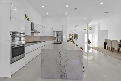 710 Lake Blvd, Weston FL 33326