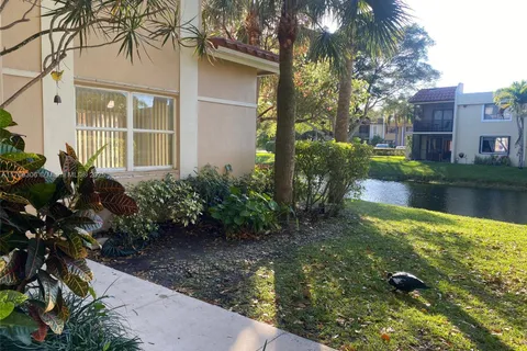 555 Racquet Club Rd # 27, Weston FL 33326