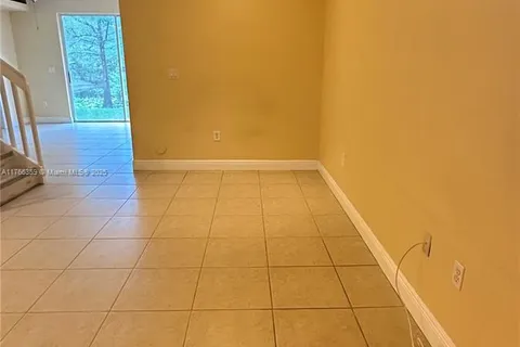 6543 Hidden Cove Dr # 2, Davie FL 33314