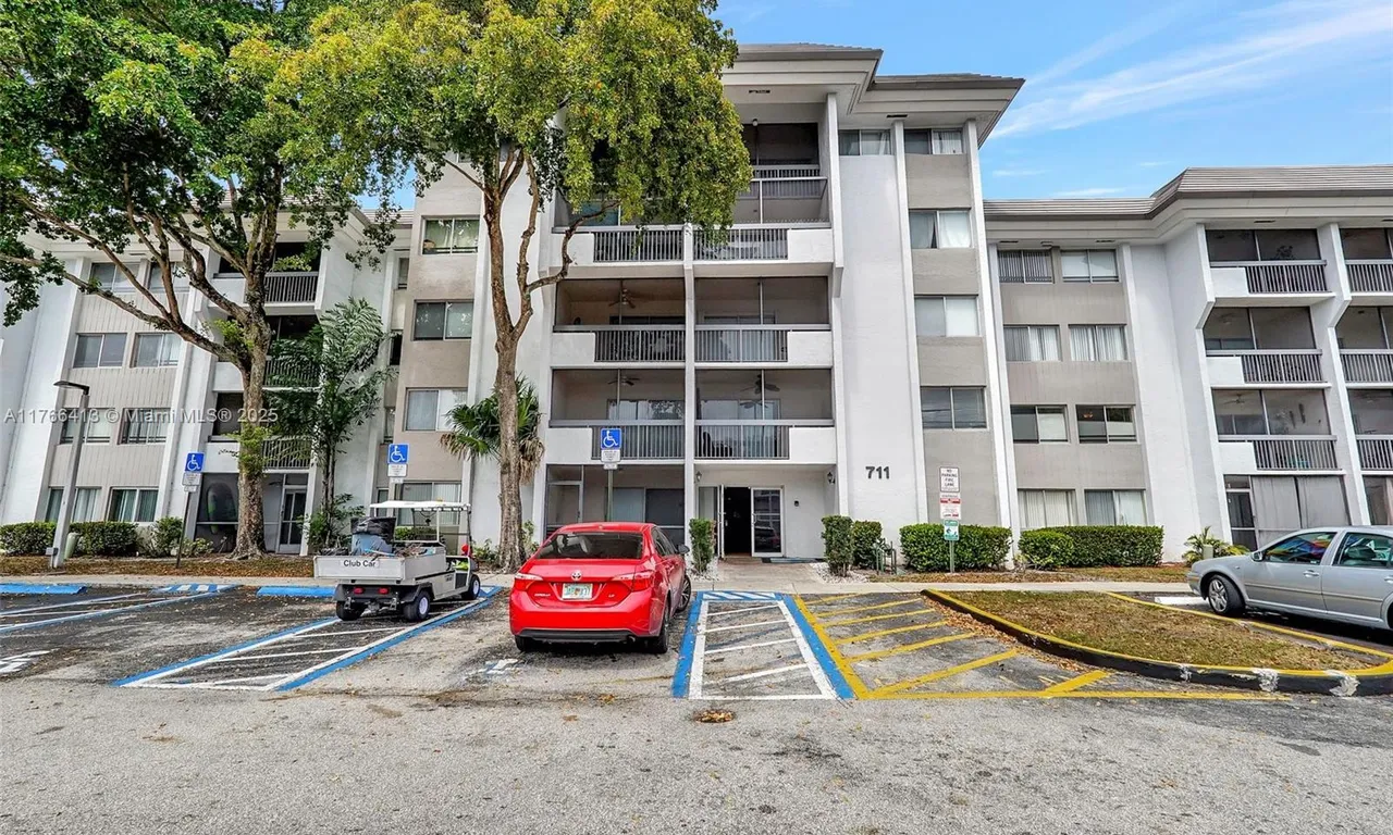 711 N Pine Island Rd # 214, Plantation FL 33324