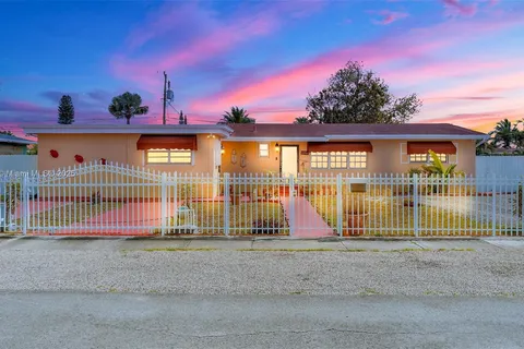 18901 NW 42nd Ct, Miami Gardens FL 33055