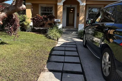 5308 NE 2ND TERRACE, Oakland Park FL 33334