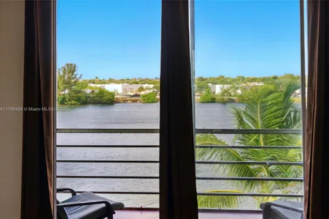 4311 Crystal Lake Dr # 413, Deerfield Beach FL 33064