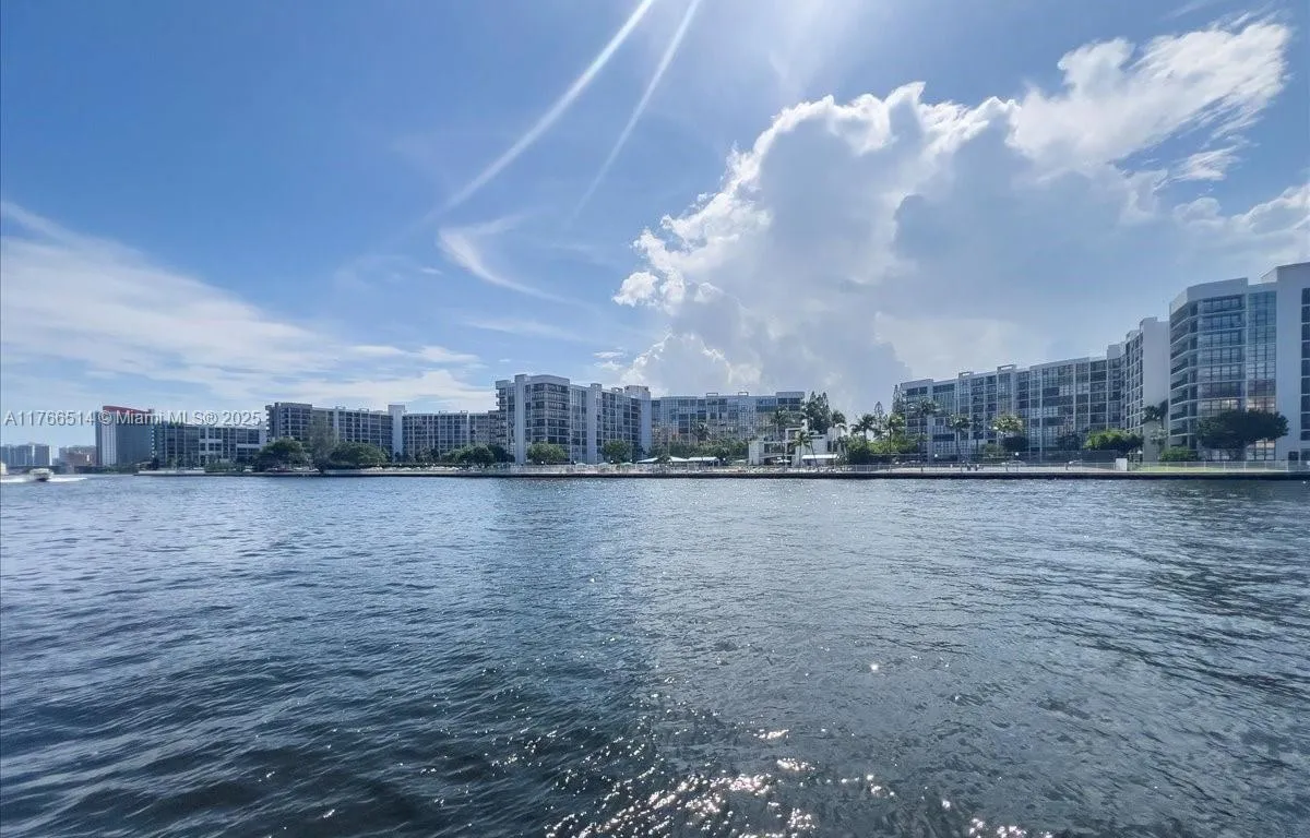 2710 S Ocean Dr # 402, Hollywood FL 33019