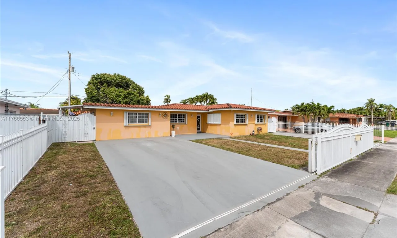 6035 NW 110th St, Hialeah FL 33012